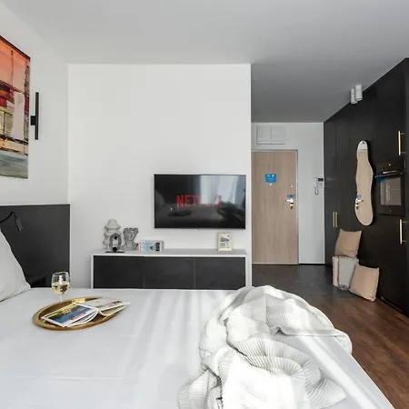 Apartamenty-Wroc Ksiecia Witolda By The River Wroclaw Exterior photo